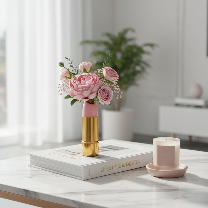 Sequenze Fiordilabbra mini lip vase in gold and powder pink, 12cm, detail view
